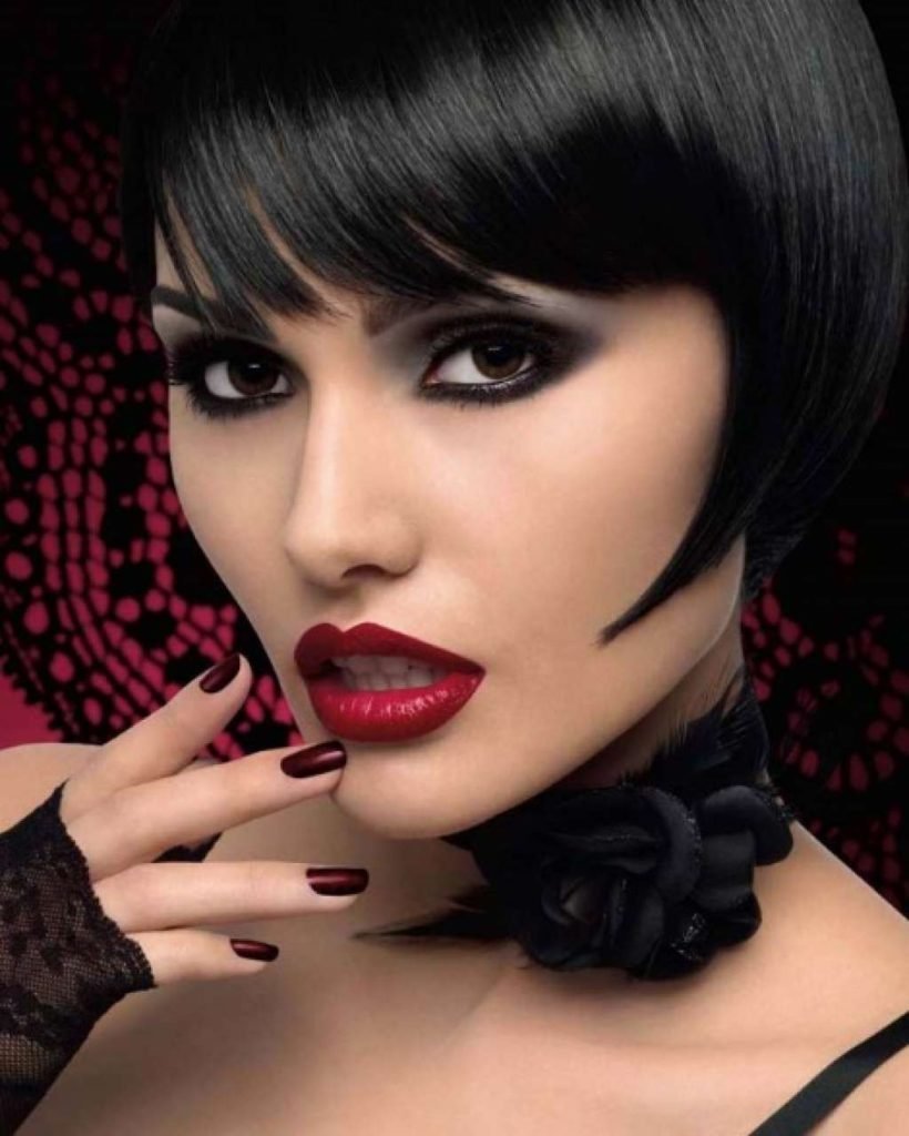 Dayana Crunk с красными волосами