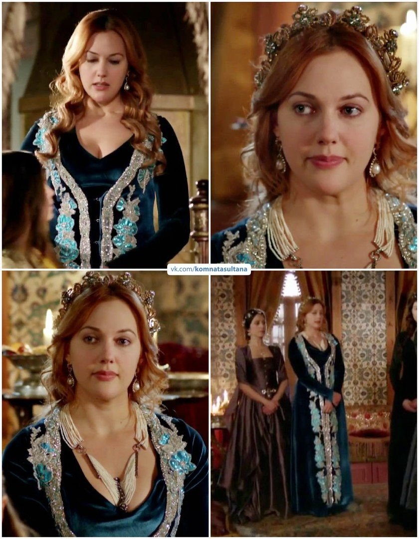 Хатидже в бордовом платье