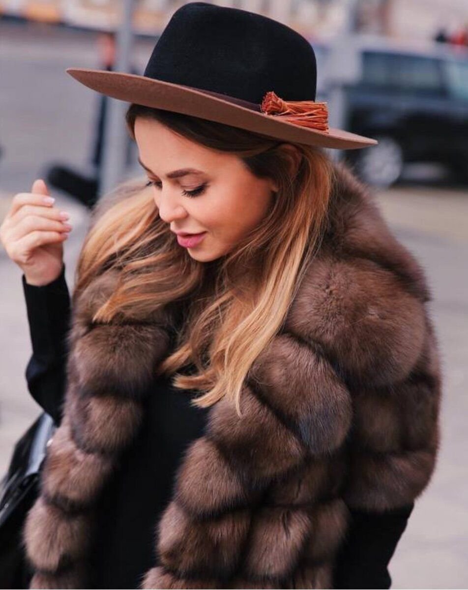 Маргарита Цельсова в пальто