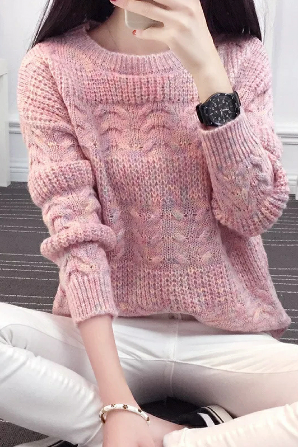 Девушка в свитере