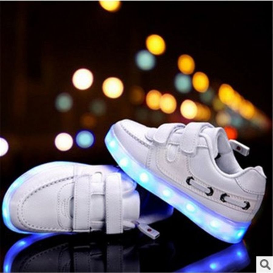 Кроссовки на высокой подошве