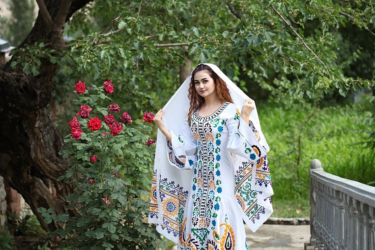 Таджикские платья модные