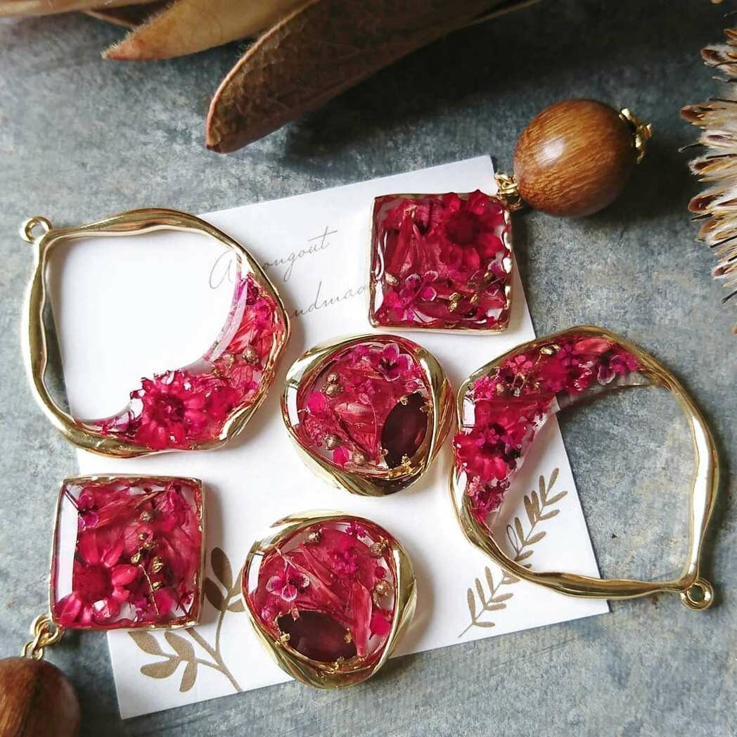 Модные украшения из эпоксидной смолы