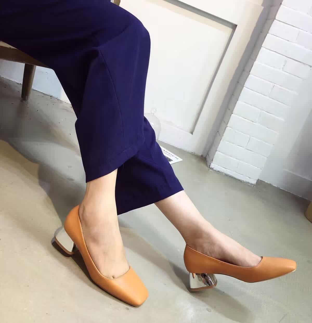 Стильные туфли на низком каблуке