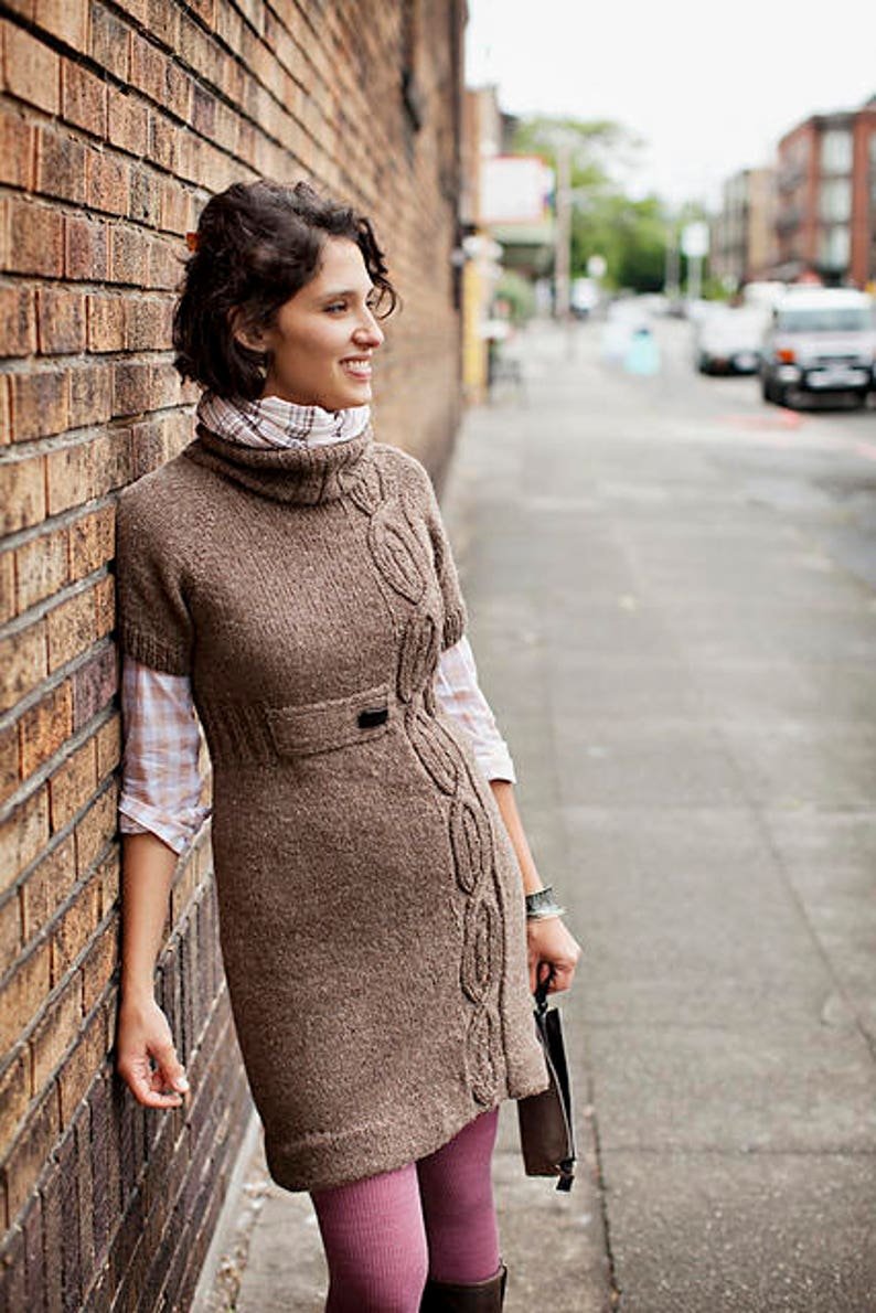 Вязаное платье спицами для женщин со схемами и описанием