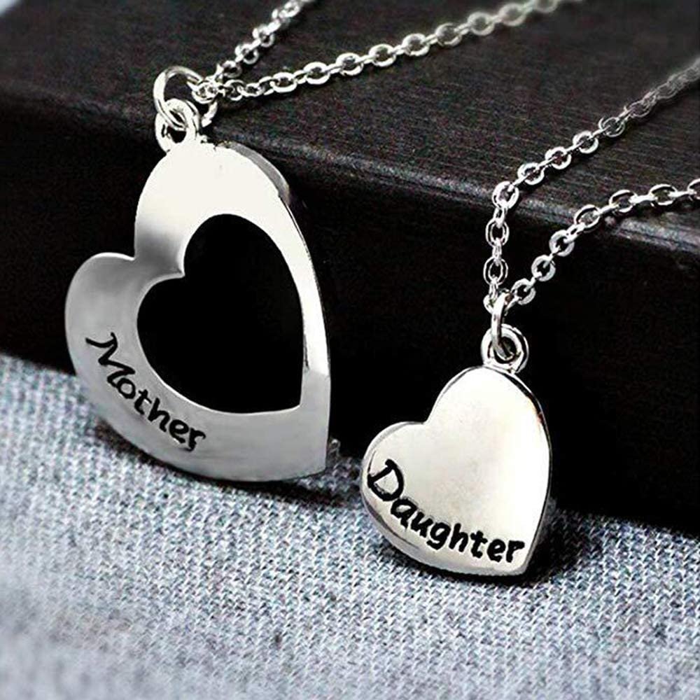 Украшения дочери с надписью