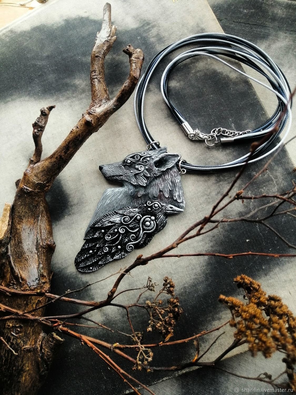 Украшения с вороном