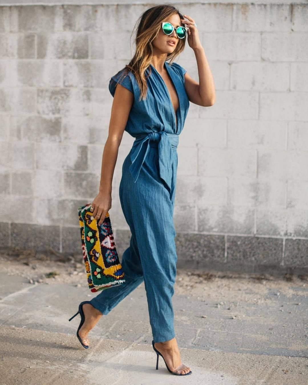 Образ с классическим комбинезоном