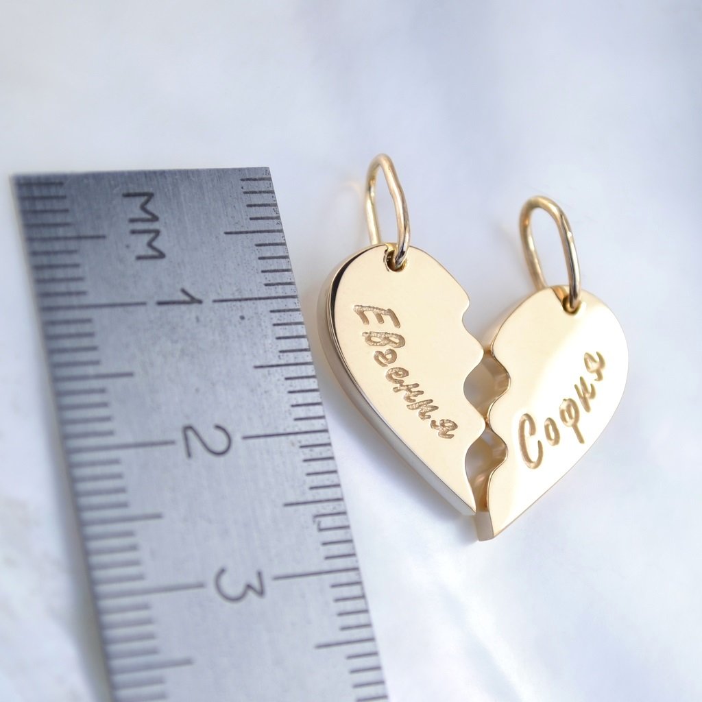 Парные кулоны золотые с гравировкой