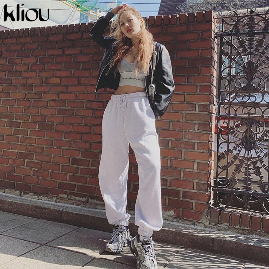 Свободные спортивные штаны