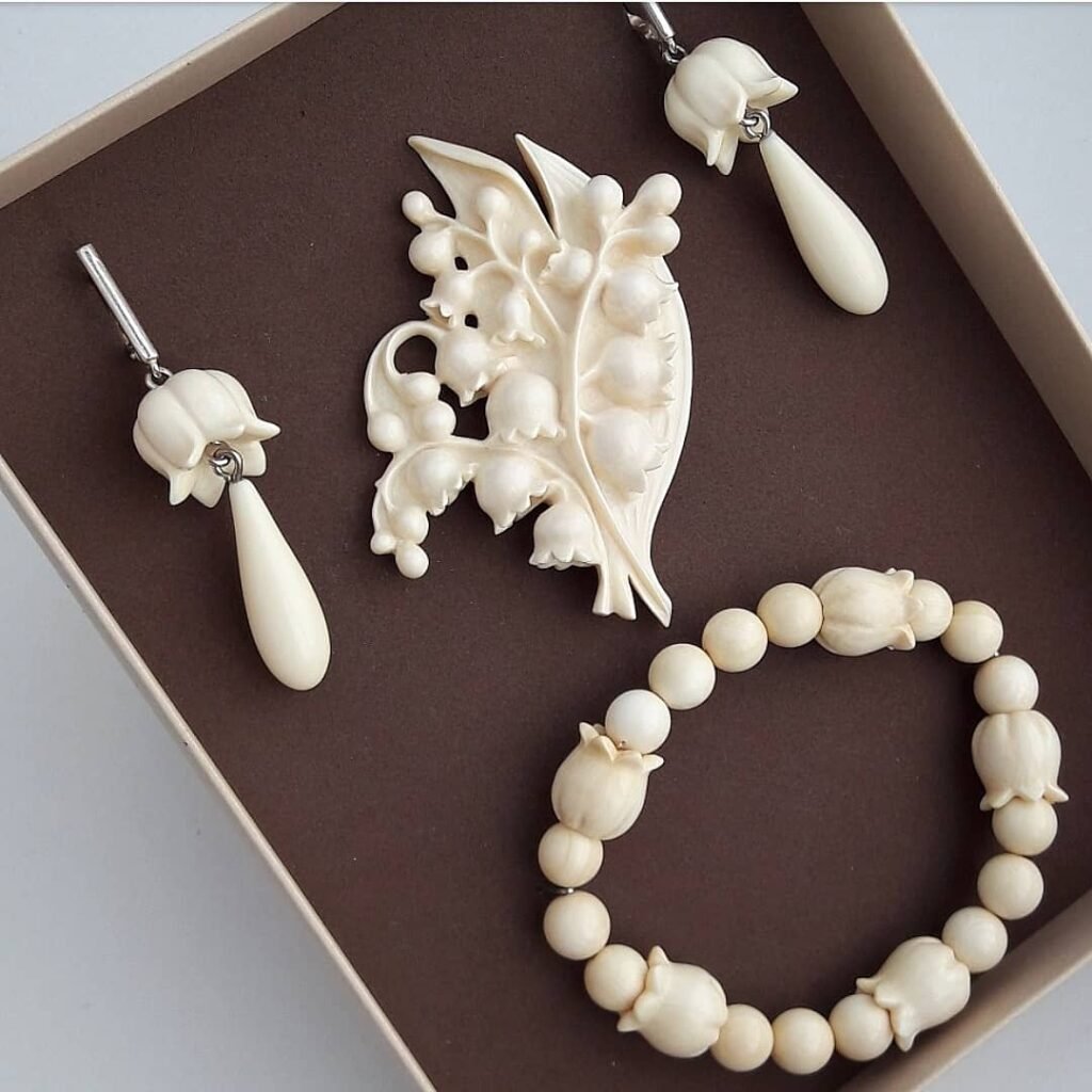 Косторезы из бивни мамонта