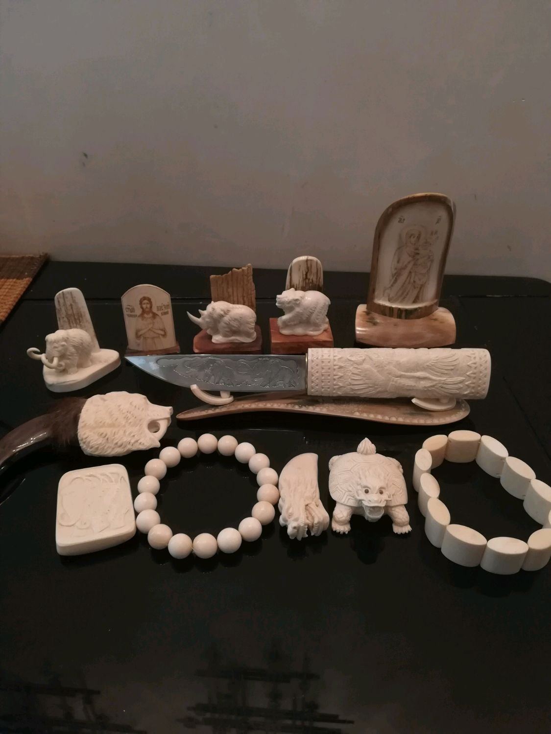 Кулон из бивня мамонта "Камея"