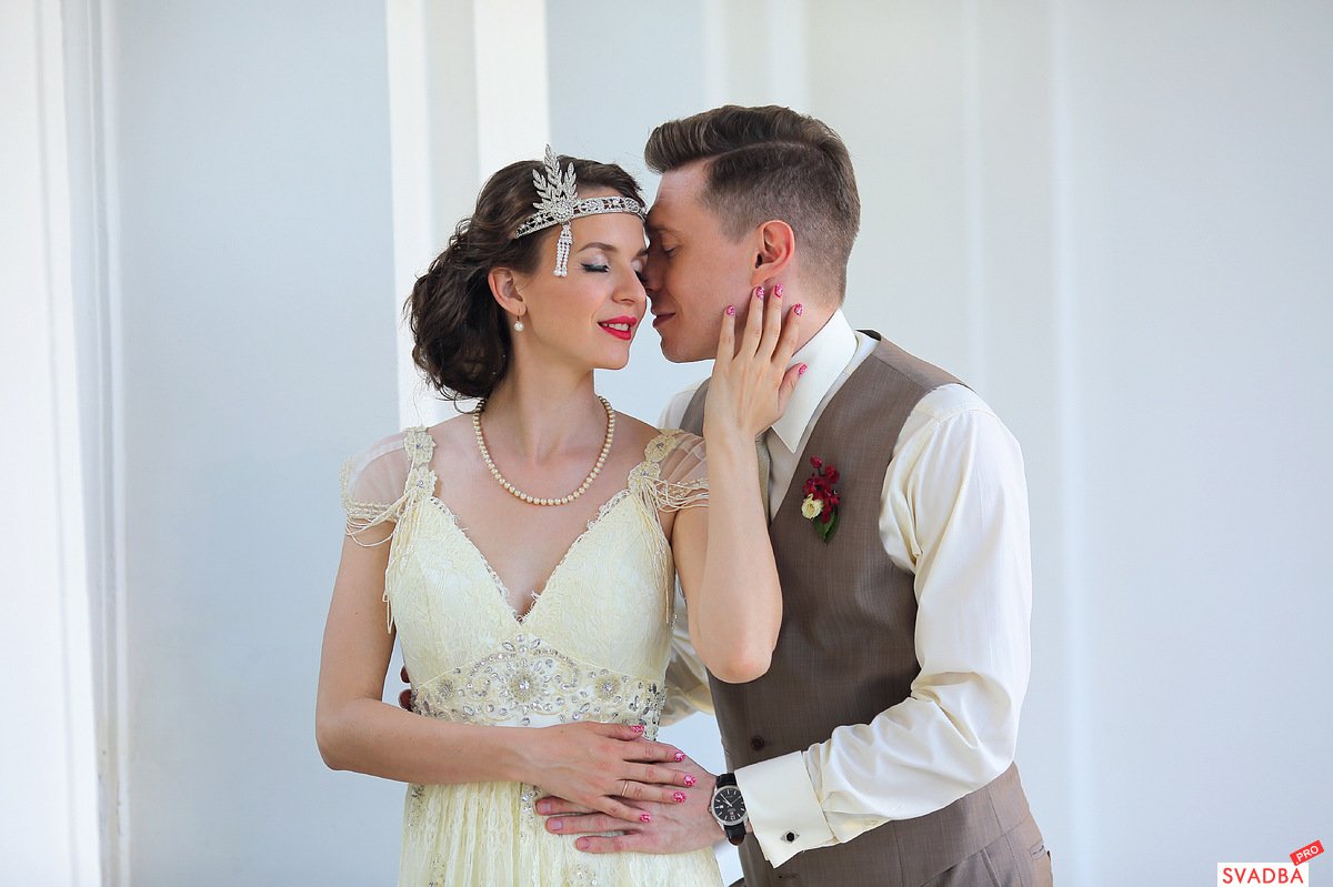 Скромный свадебный образ