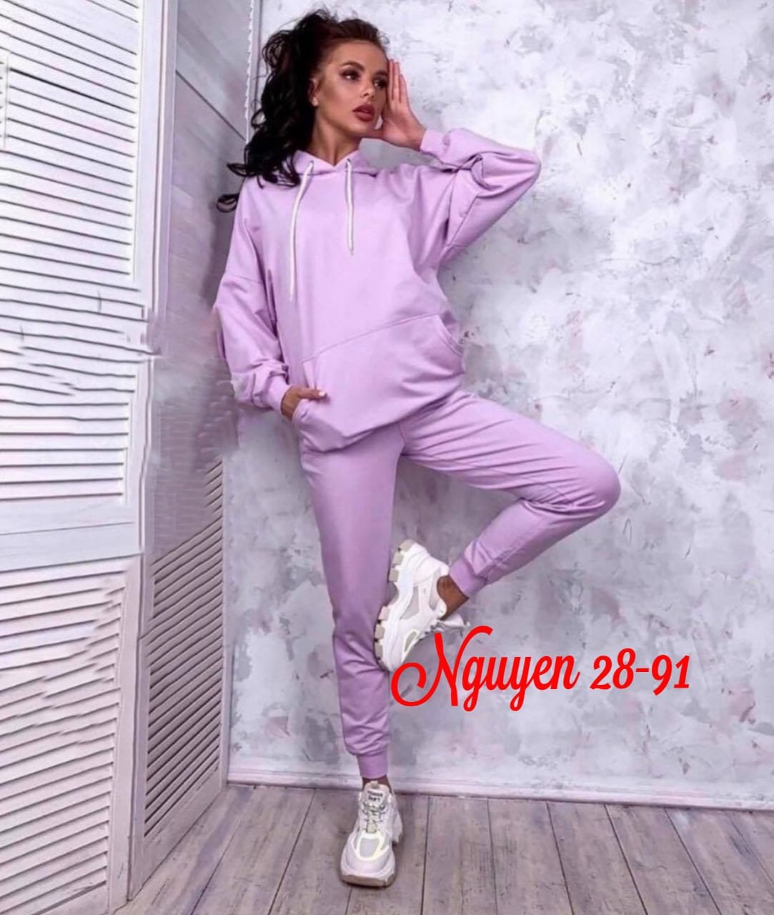 Голубой спортивный костюм