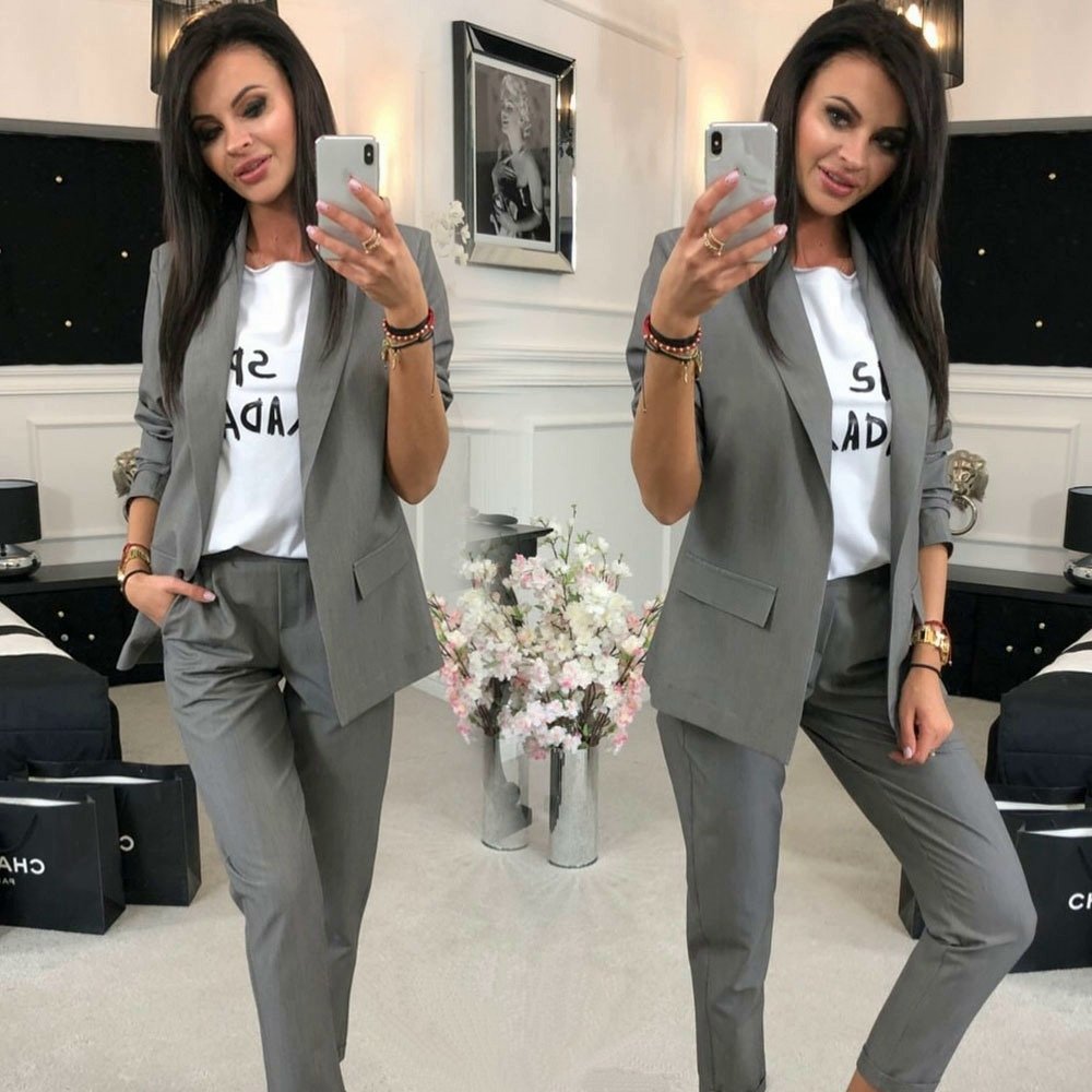 Спортивный костюм женский