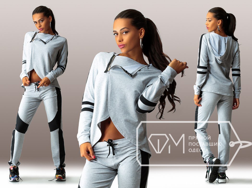 Спортивный костюм с капюшоном