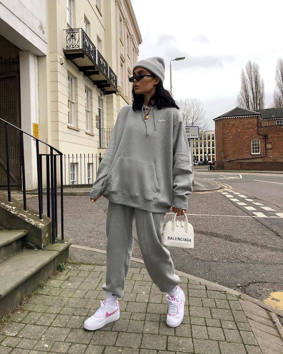 Стильные образы со спортивным костюмом