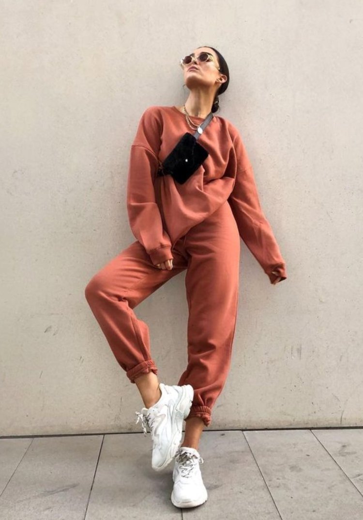 Спортивный костюм женский