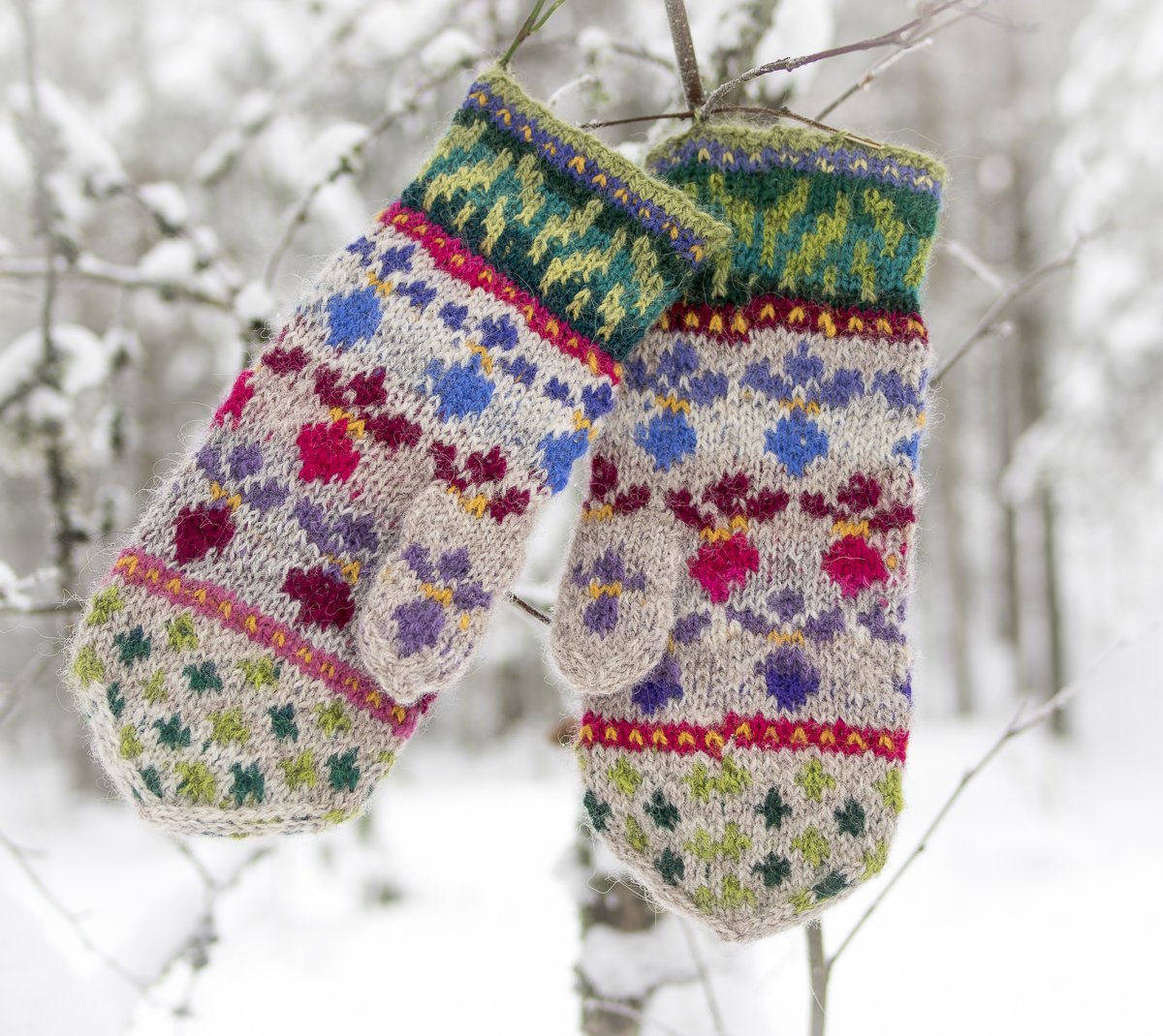 Вязаные вещи варежки