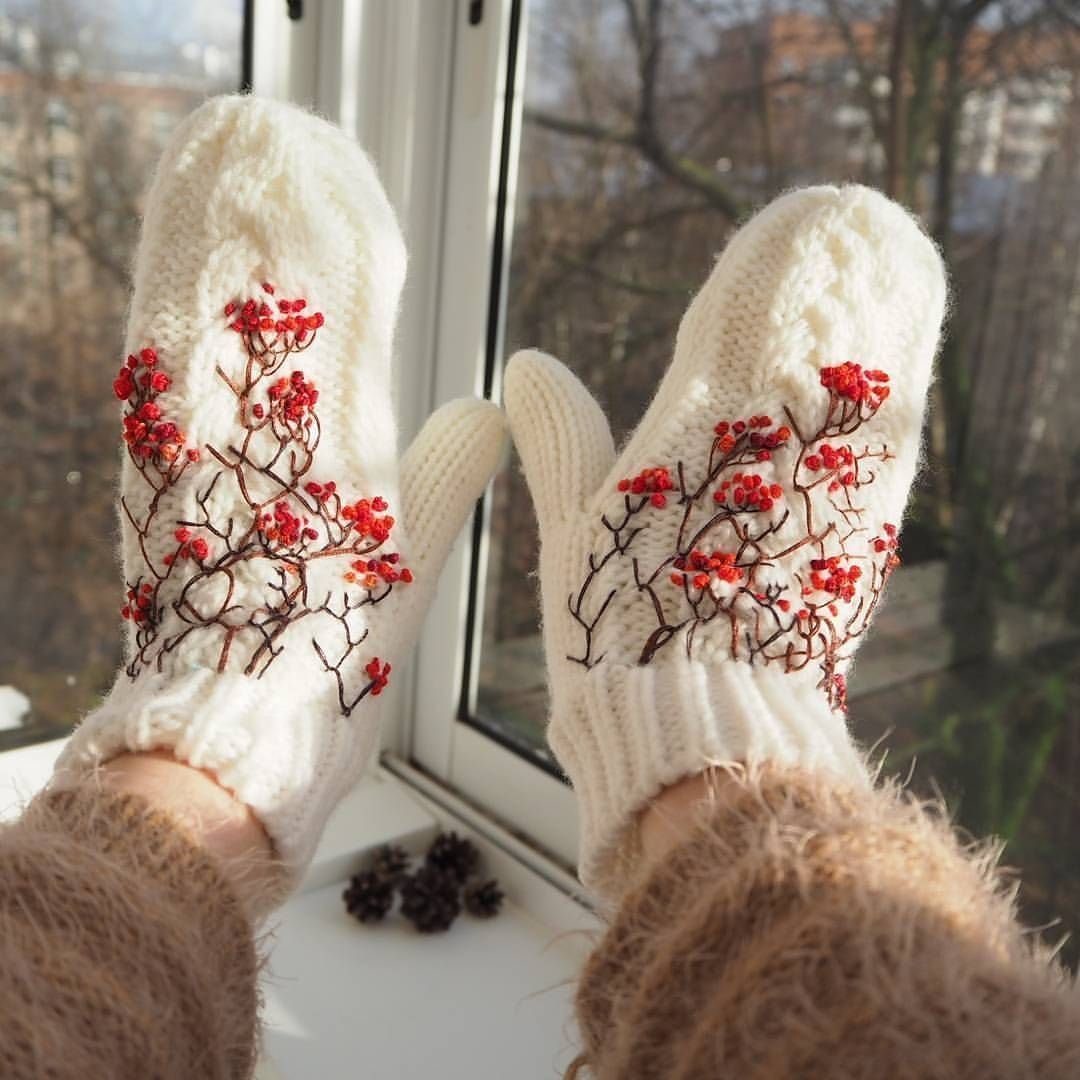 Варежки с зимней вышивкой
