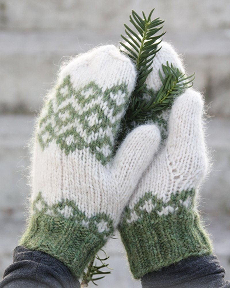 Варежки вязаные женские