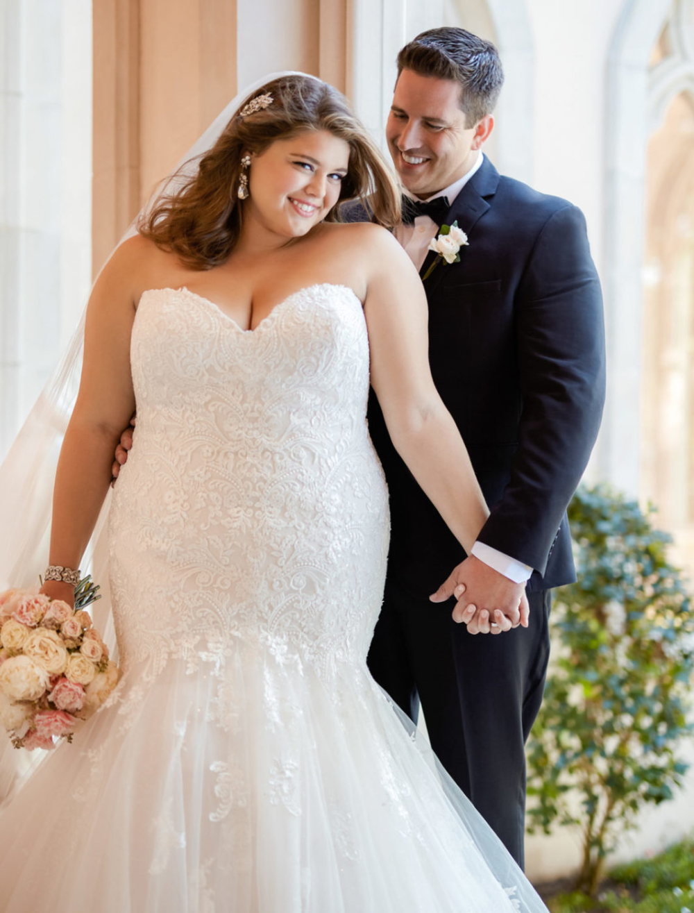 Толстуха в свадебном платье