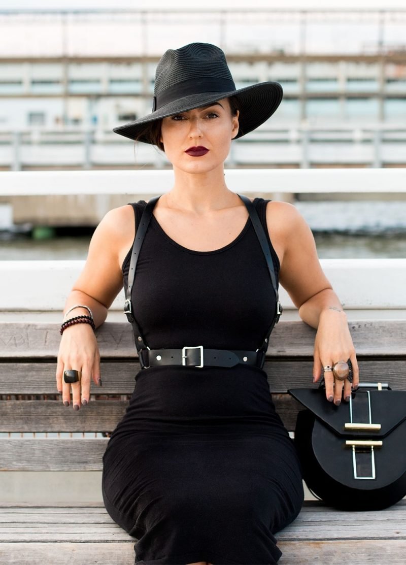 Женские образы с портупеей