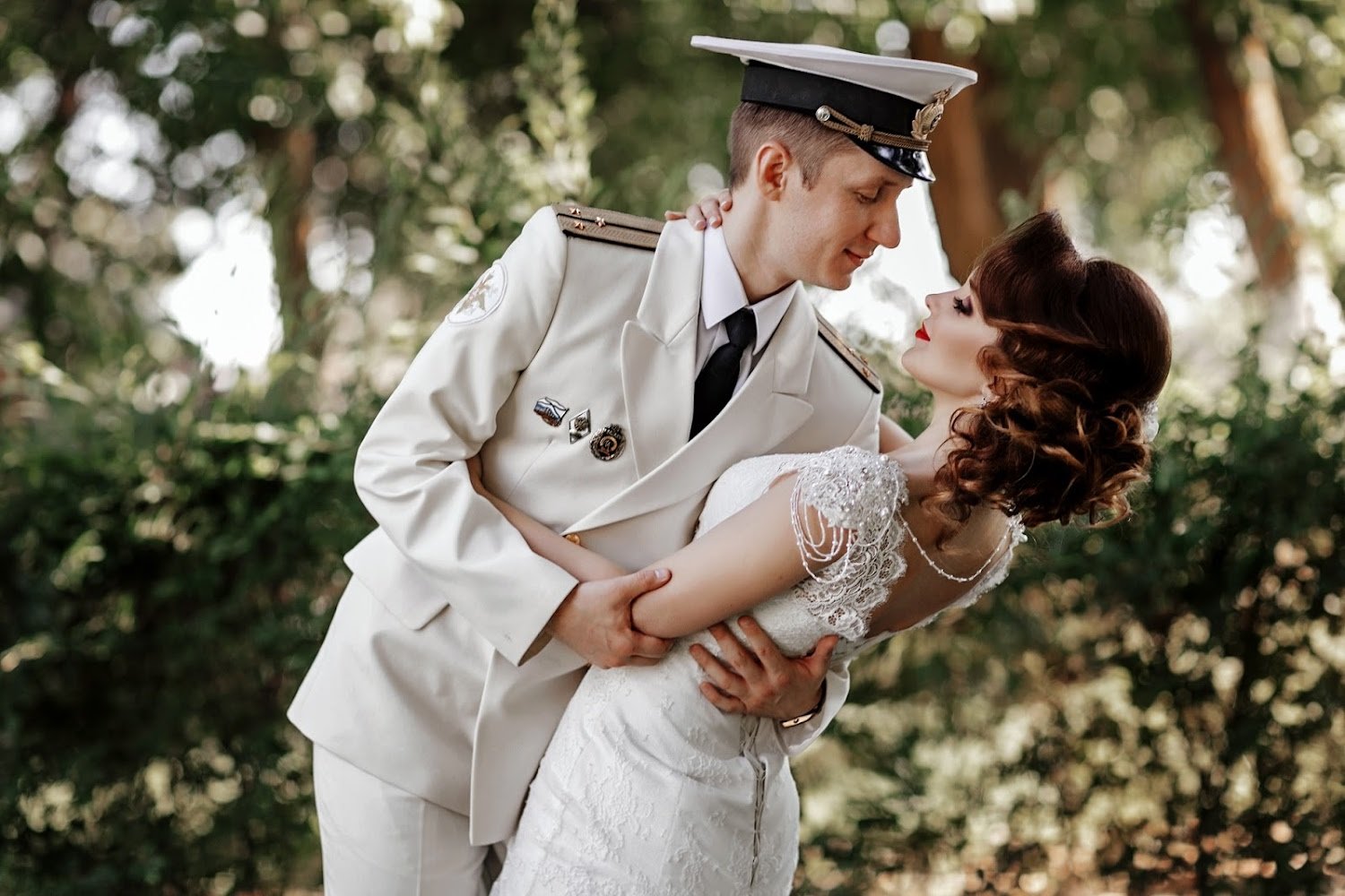 Жена военного 2. Свадебный офицер Энтони капелла. Свадьба в стиле милитари. Свадьба в офицерской форме. Свадебная фотосессия в военной форме.