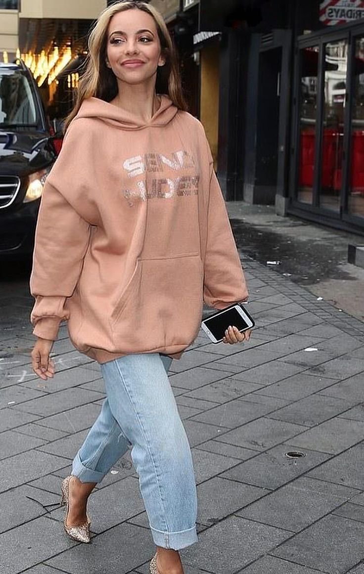 Мирослава Дума оверсайз худи