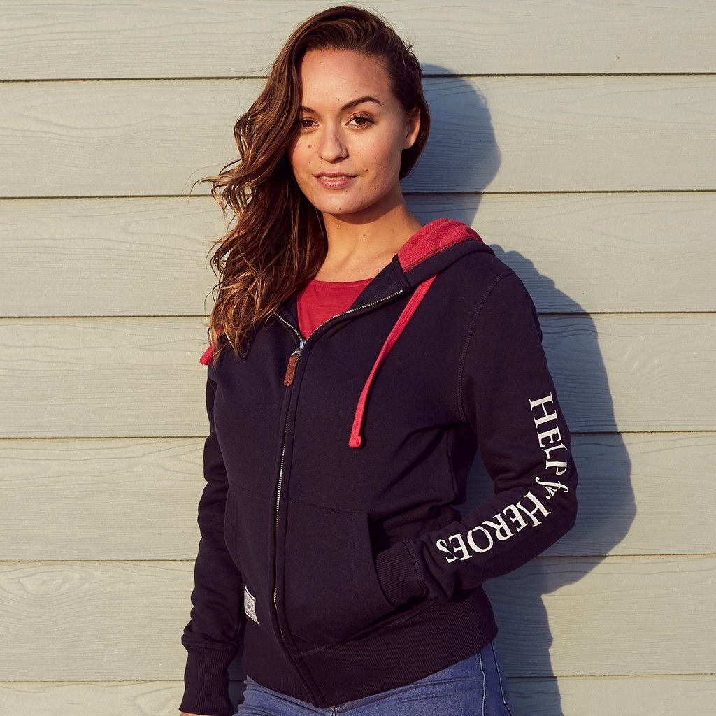 ЗИП худи на девушке