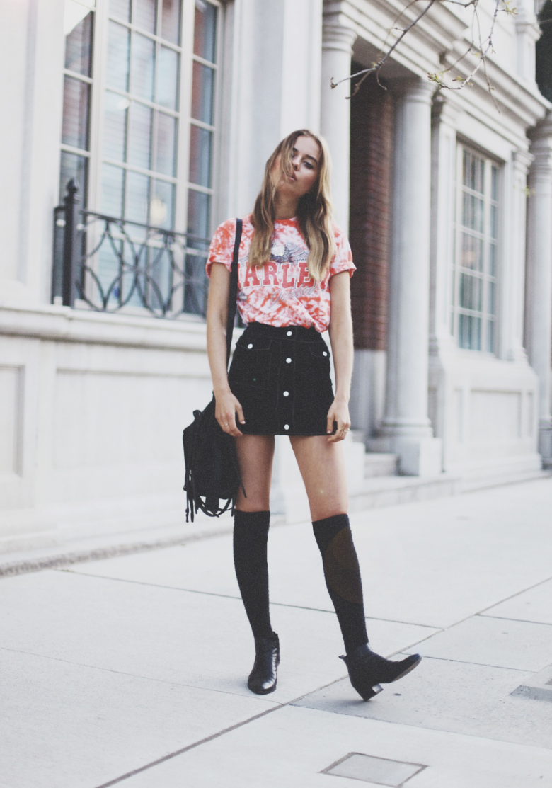 Гольфы и мини юбка