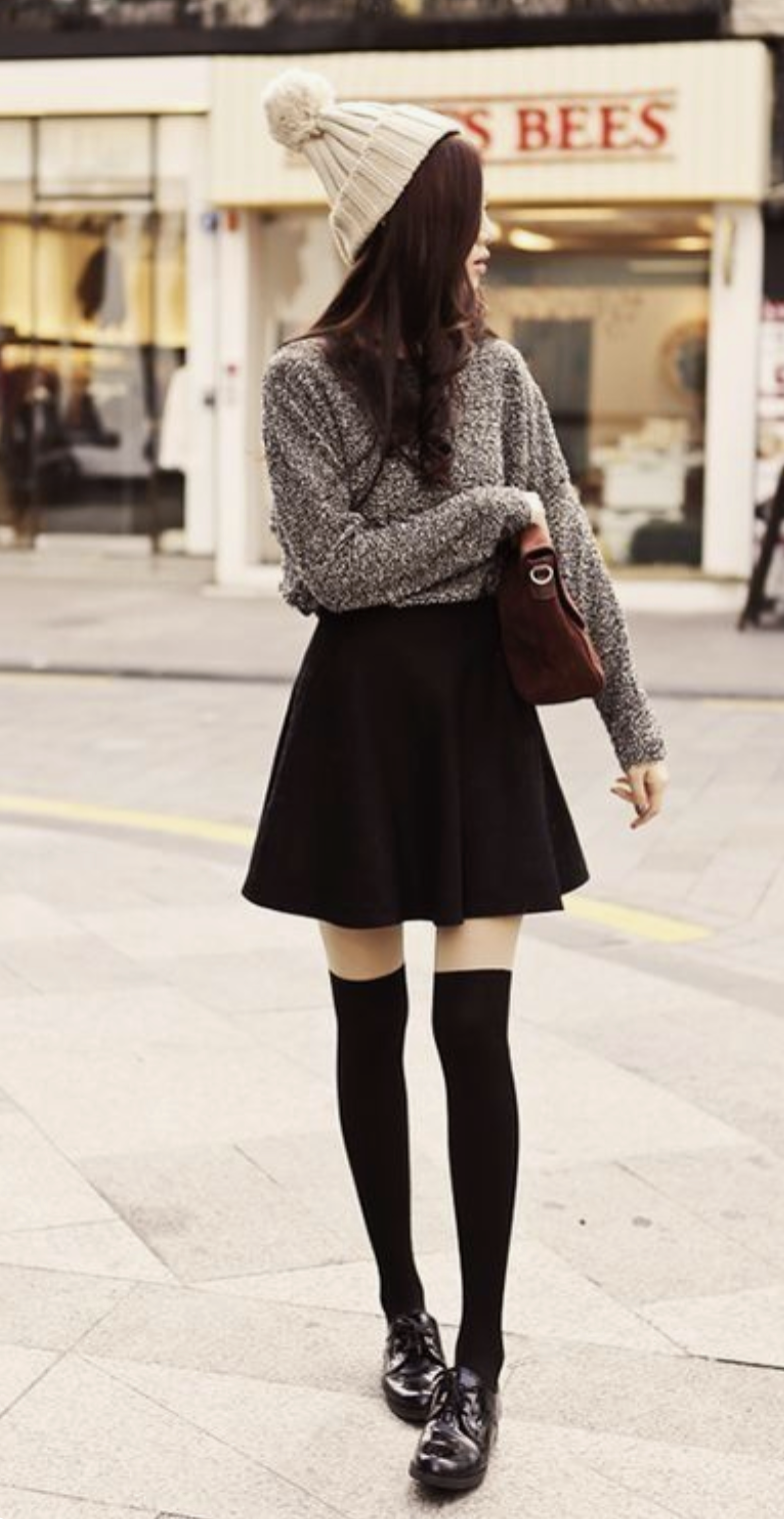 Юбка с гольфами выше колена