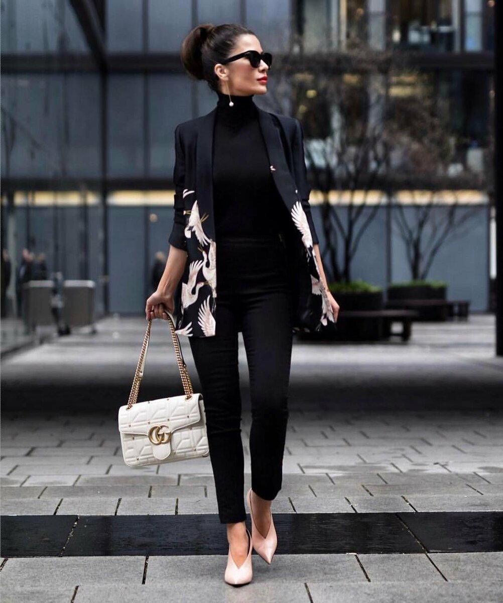 Красивые девушки в офисном стиле