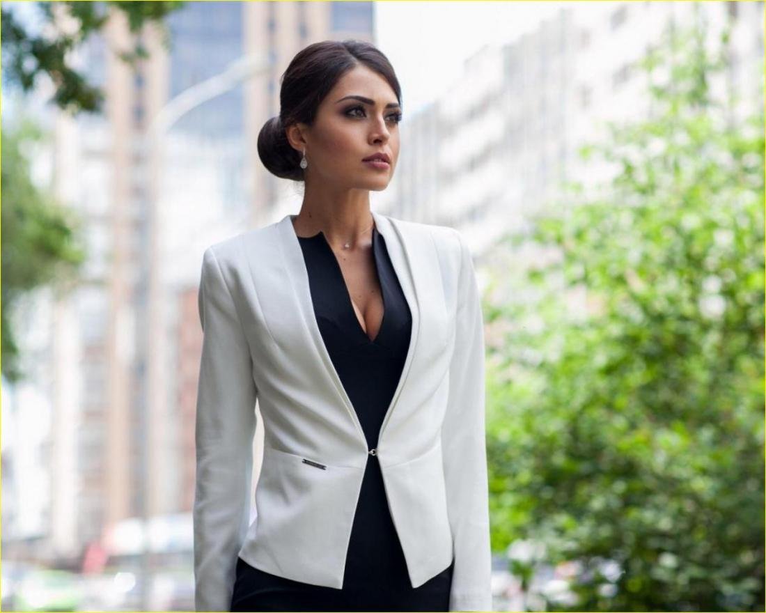 Брючный костюм с водолазкой