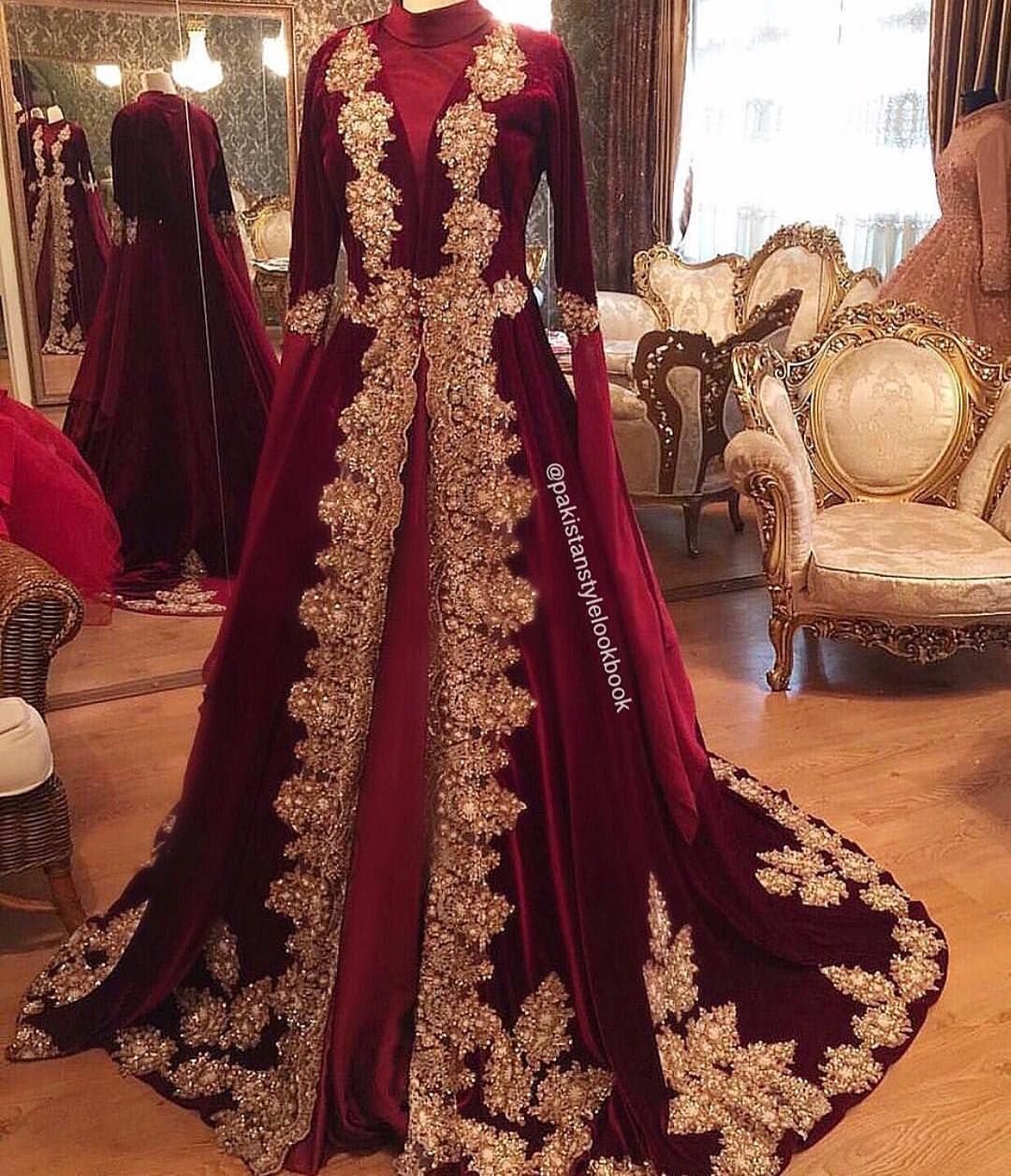 Елизавета Fantasy Gown