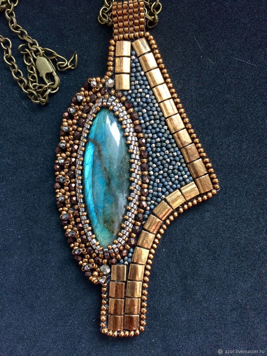 Подвеска из бисера