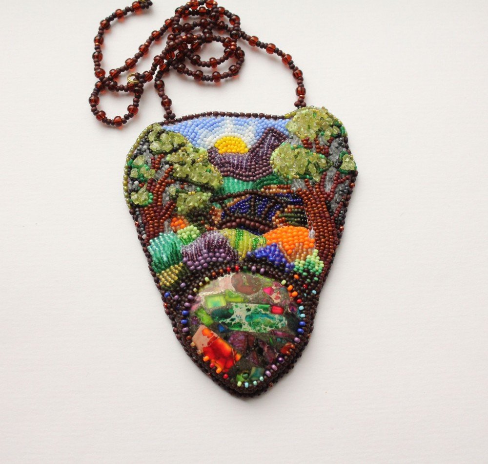 Необычные вышитые украшения