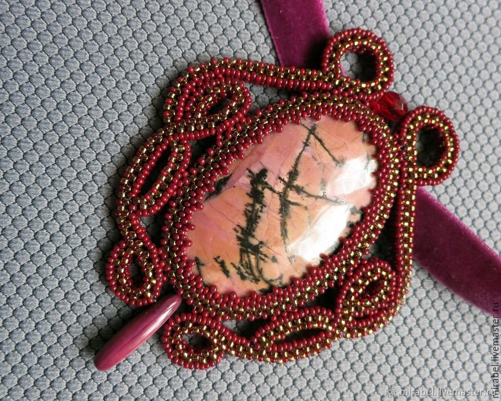 Бисер кулоны и ожерелья