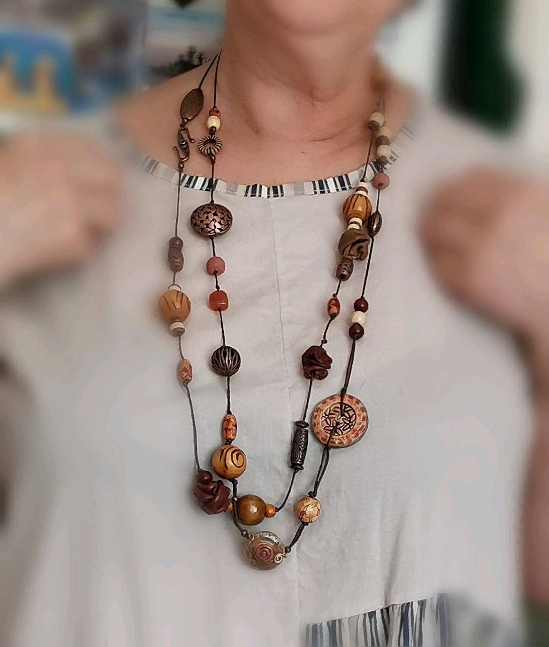 Украшения из деревянных бусин