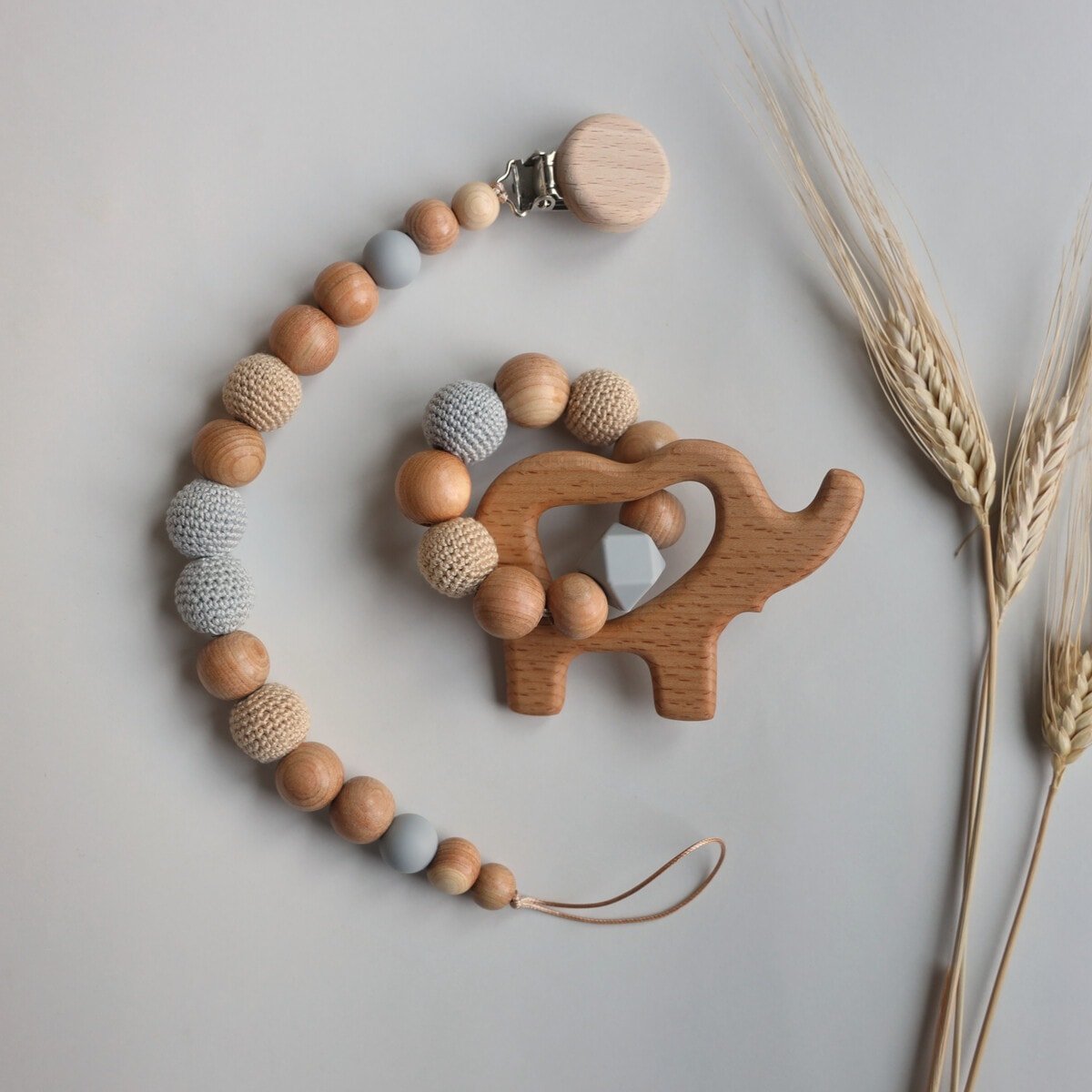 Украшения из деревянных бусин