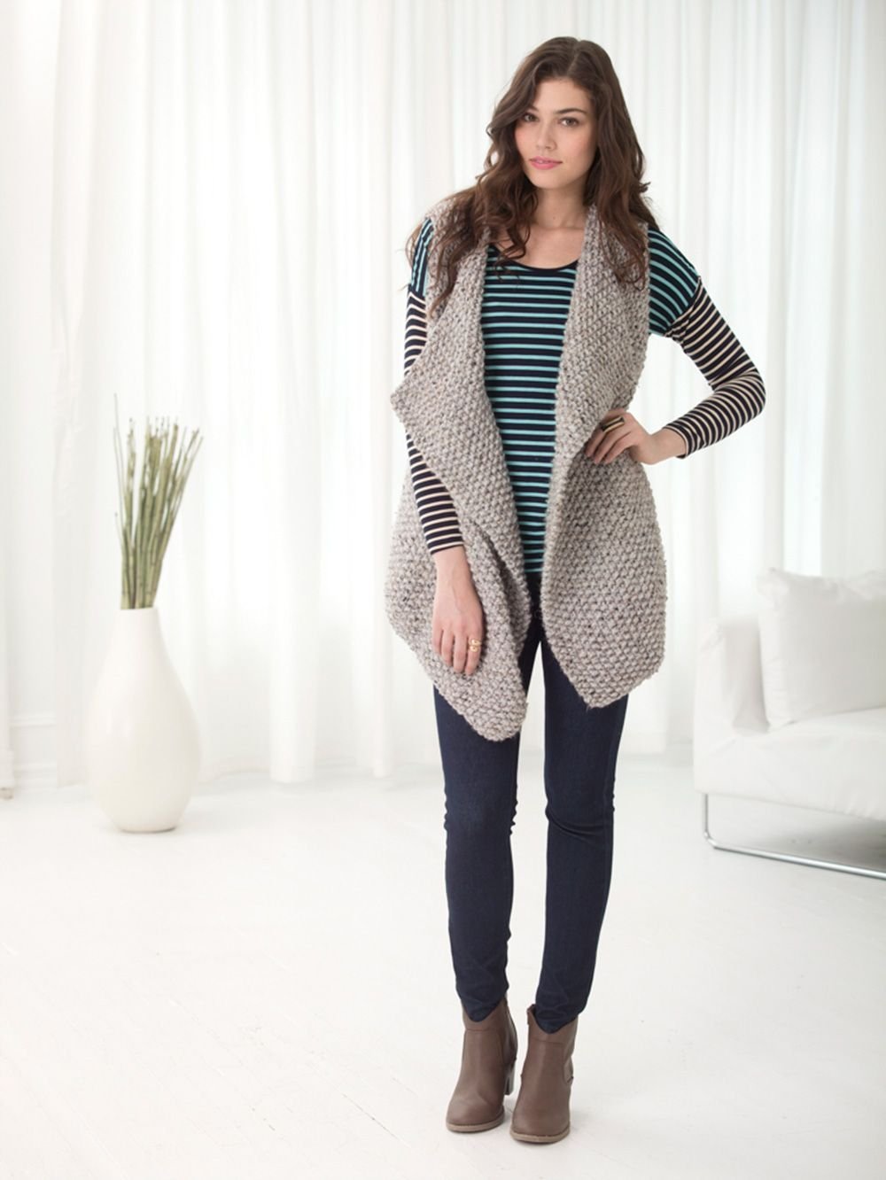 Модные вязаные жилетки 2021