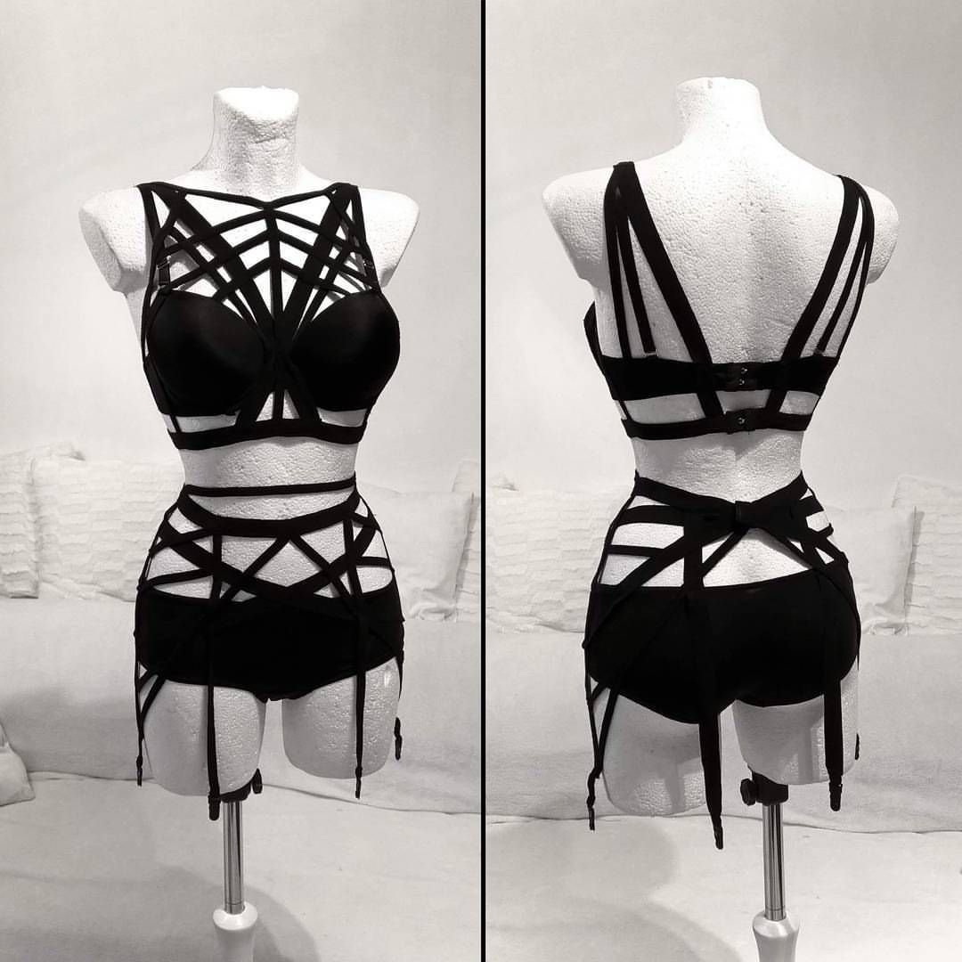 Эротический наряд на манекене