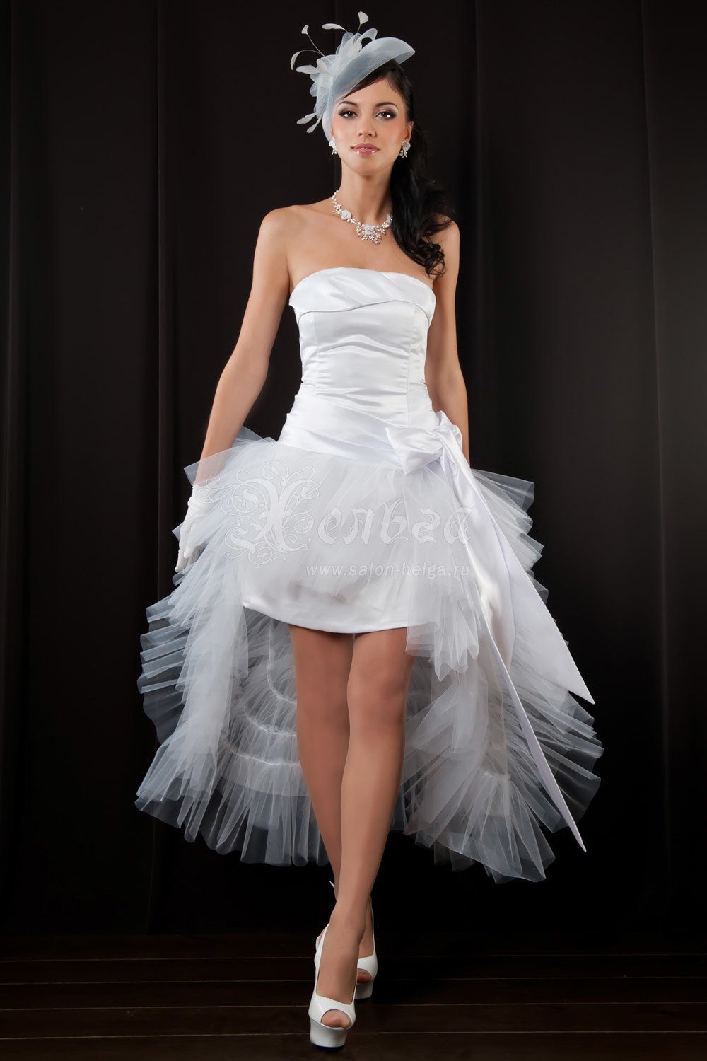 Жена в свадебном платье