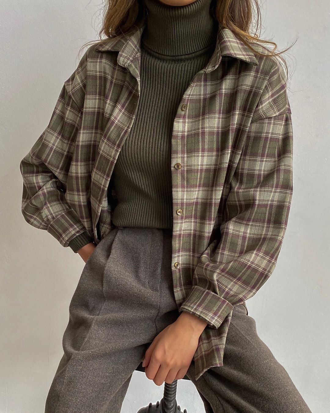 Светлая сумка зимой тренд