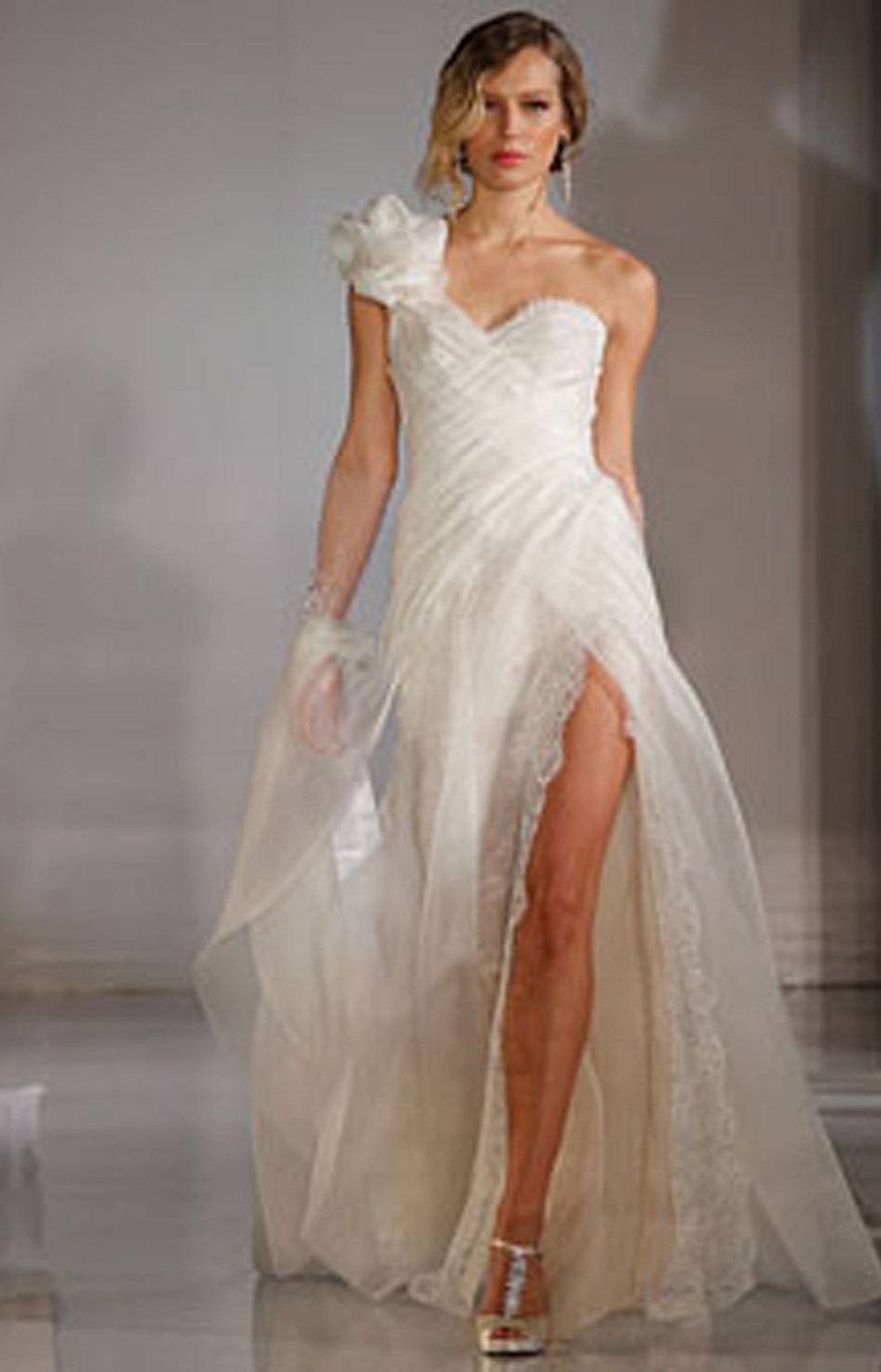 Элегантное свадебное платье