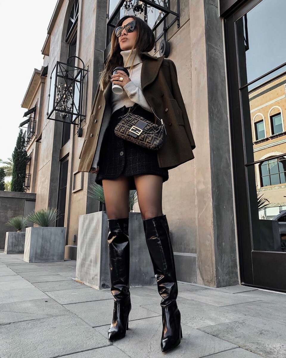 Девушки в шортах и колготках