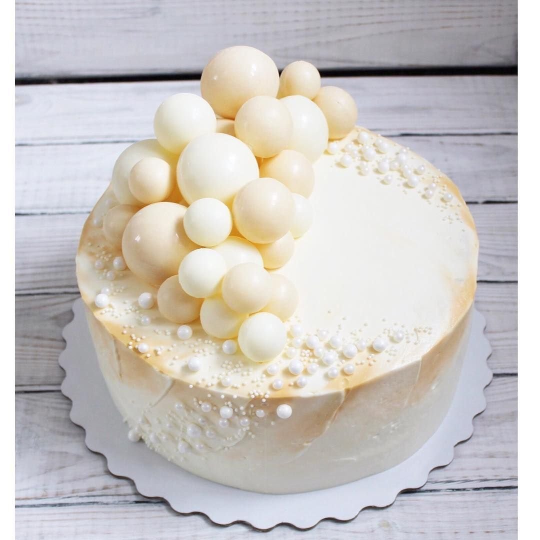 Свадебный торт с бусинами