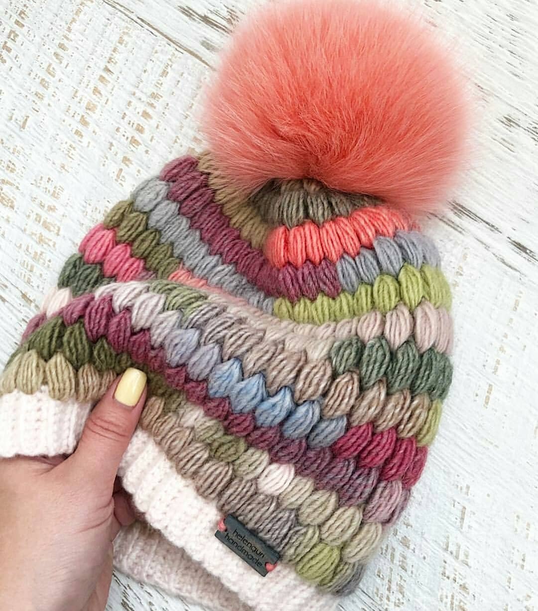 Шапка с петельками