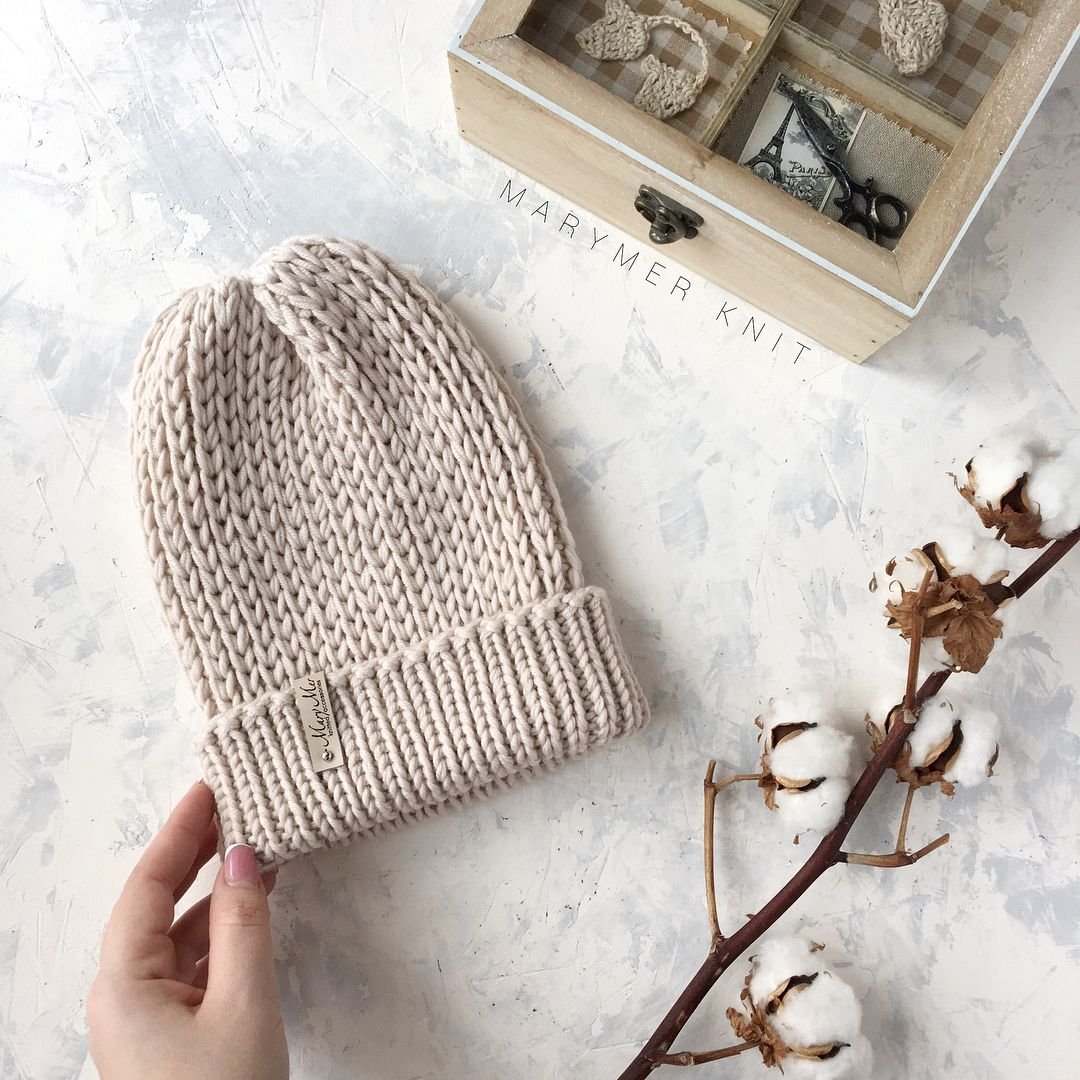 Шапка с выпуклым узором