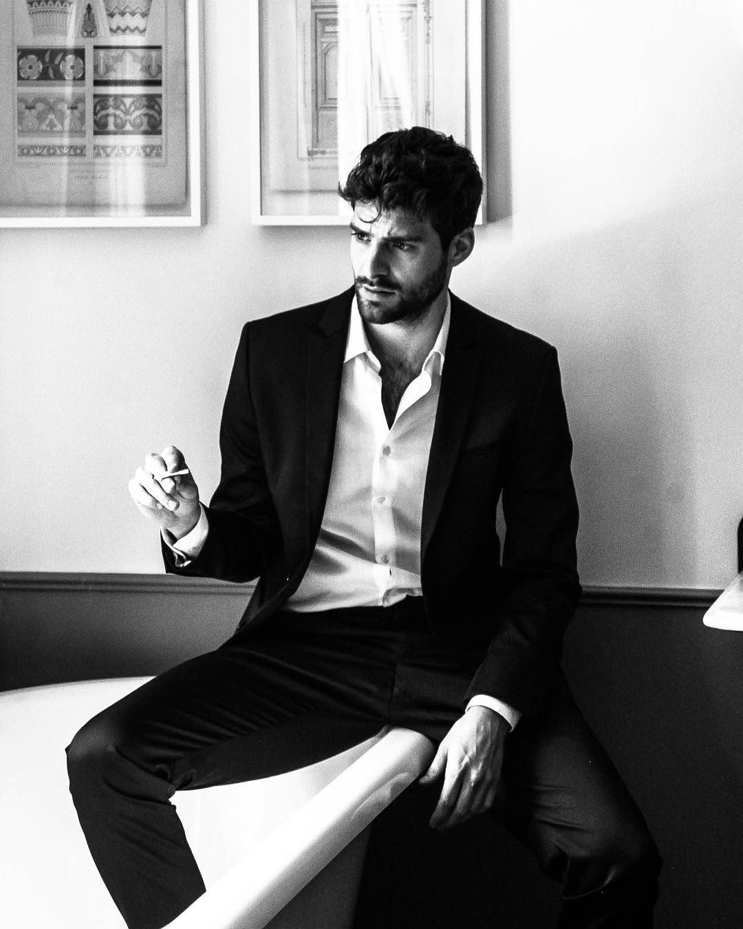 Парень в подтяжках